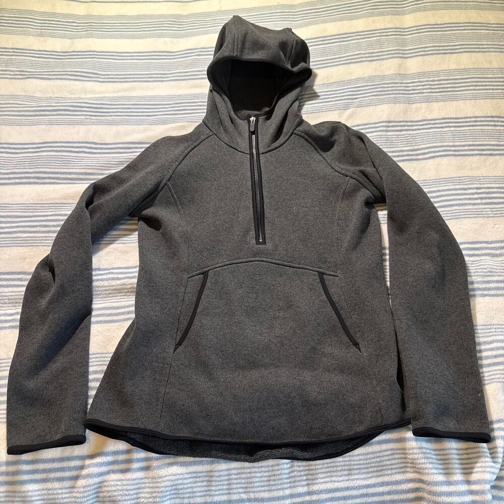 Lululemon Women's Grey Hoodie